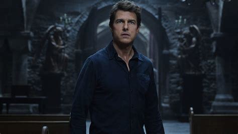 Tom Cruise is naked and ripped in The Mummy: Straight Up Hollywood